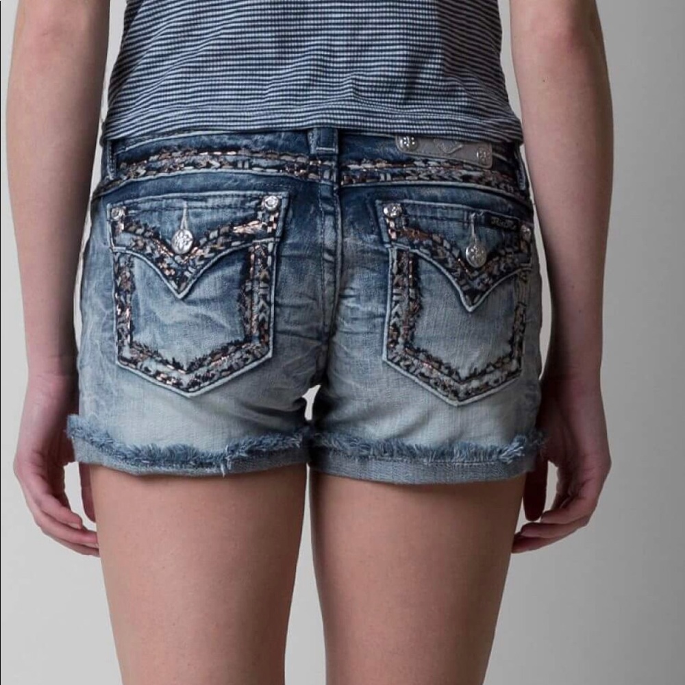 Miss me Frayed Stretch Short size 27